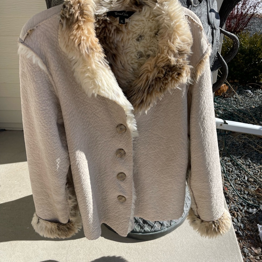 EXCEPTIONAL WOMAN’S “TRUE GRIT” XL NEUTRAL JACKET! 🥂💞👑